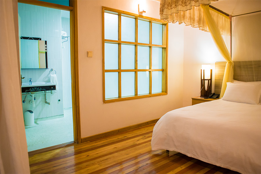 Ikoro-Hotel-Uganda-02.jpg