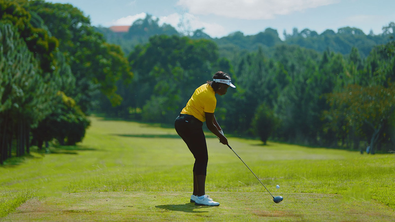 entebbe-golf-lady.jpg