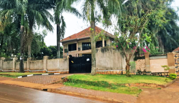 House for Sale in Entebbe – Inspired by Lake Victoria Views, Airport Proximity & a Serene Neighborhood